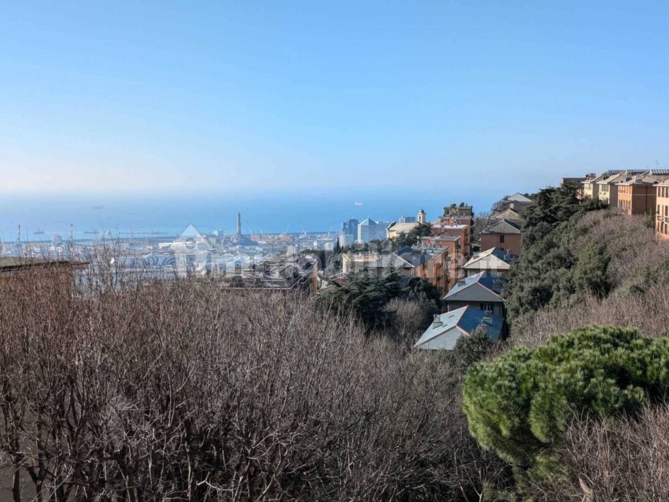 2 Schlafzimmer Wohnung in Genoa, Italy, Nr. 137869