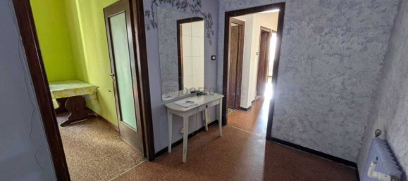2 Schlafzimmer Wohnung in Genoa, Italy, Nr. 137869 10