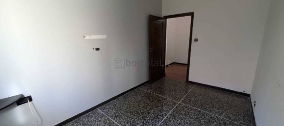 2 Schlafzimmer Wohnung in Genoa, Italy, Nr. 137869 11