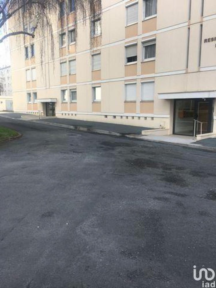 2 bedrooms Condo in Poitiers, France No. 35440