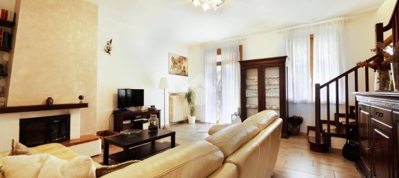 Casa de 3 dormitorios en Medesano, Italy No. 342233 2