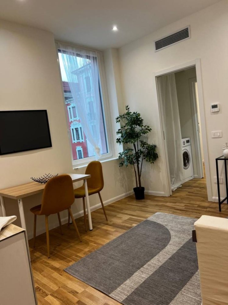 1 bedroom Apartment in Milan, Italy No. 281747