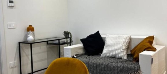 1 bedroom Apartment in Milan, Italy No. 281747 8