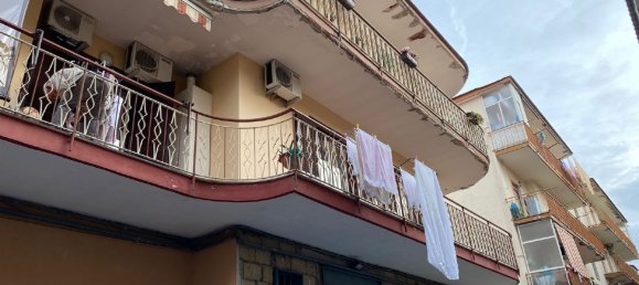 7 rooms Apartment in Melito di Napoli, Italy No. 12378 4