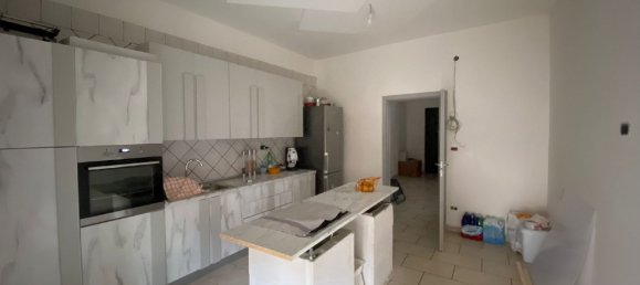 7 rooms Apartment in Melito di Napoli, Italy No. 12378 6