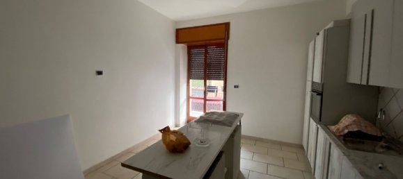 7 rooms Apartment in Melito di Napoli, Italy No. 12378 7