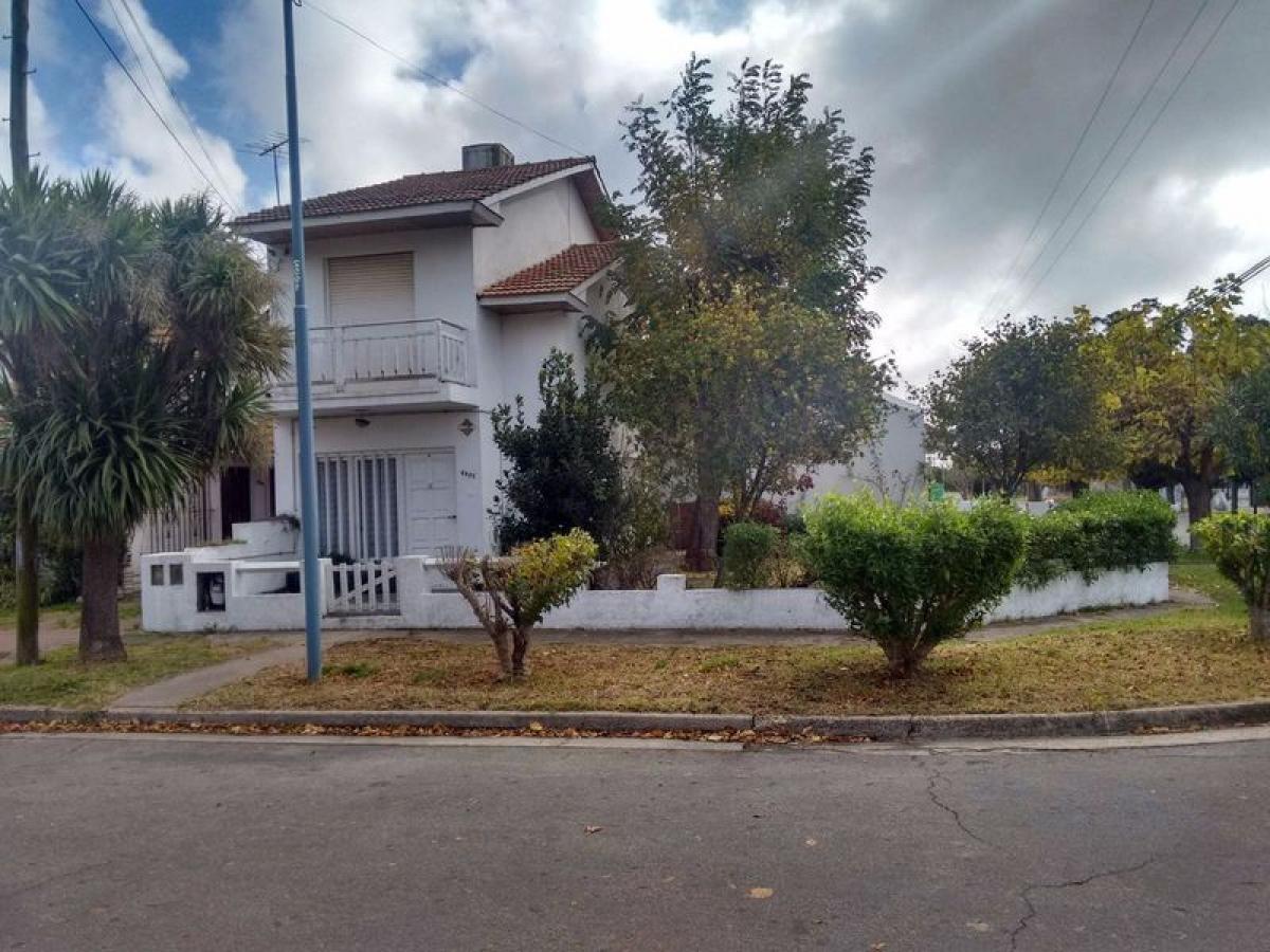 Casa de 2 dormitorios en Mar del Plata, Argentina No. 90127