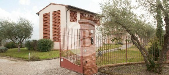 6 غرف نوم فيلا في Palaia, Italy رقم 54573 9