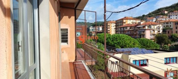 3 rooms Apartment in Imperia, Italy No. 171305 10