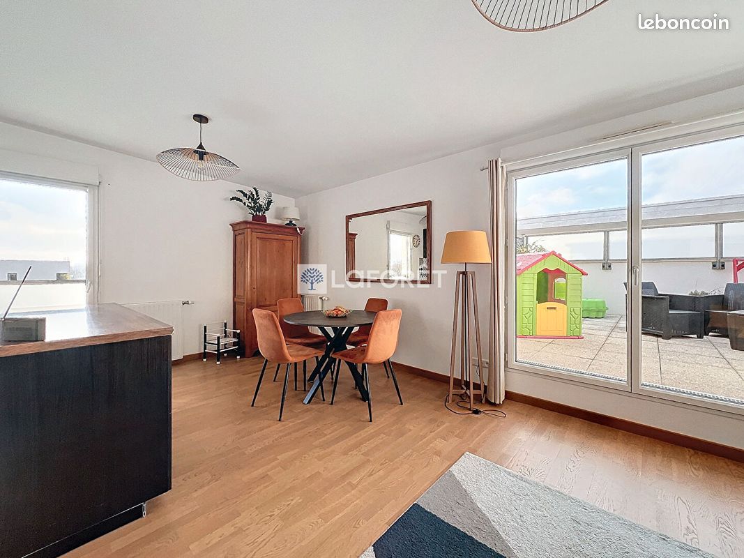 3 Schlafzimmer Wohnung in Saint-Cyr-l'Ecole, France, Nr. 163601