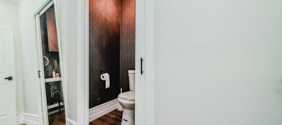  Commercial property in Oakville, Canada No. 1370 9