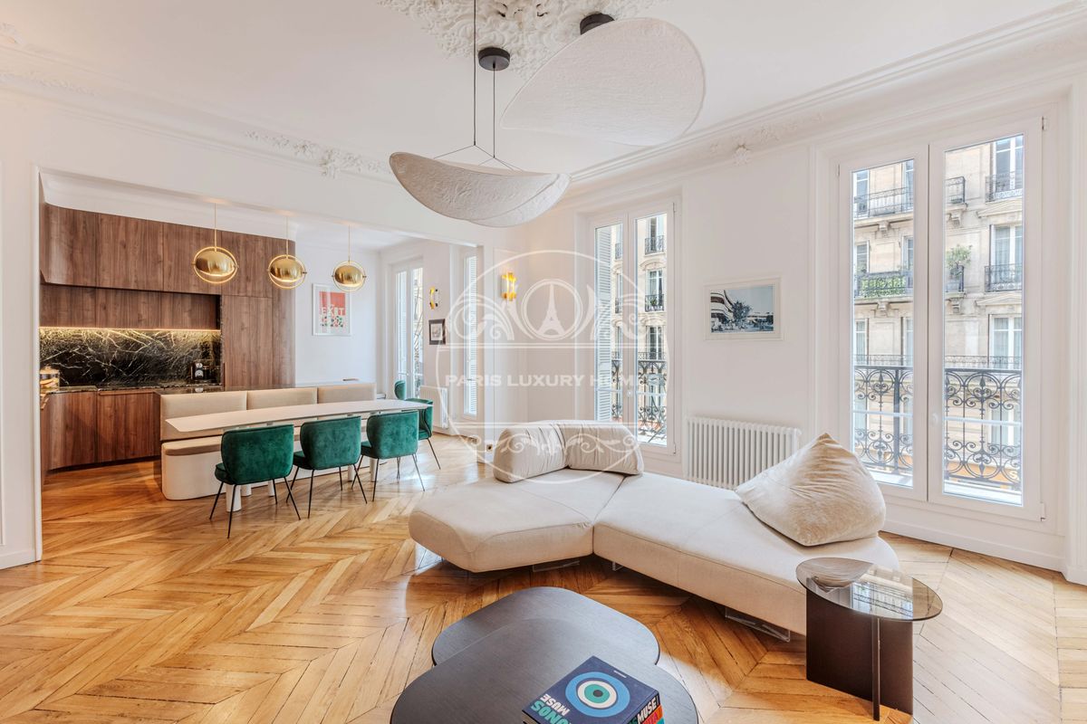 3 bedrooms Apartment in Paris, France No. 296004
