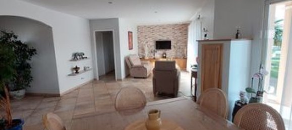 Villa de 3 dormitorios en Haute-Garonne, France No. 290801 3