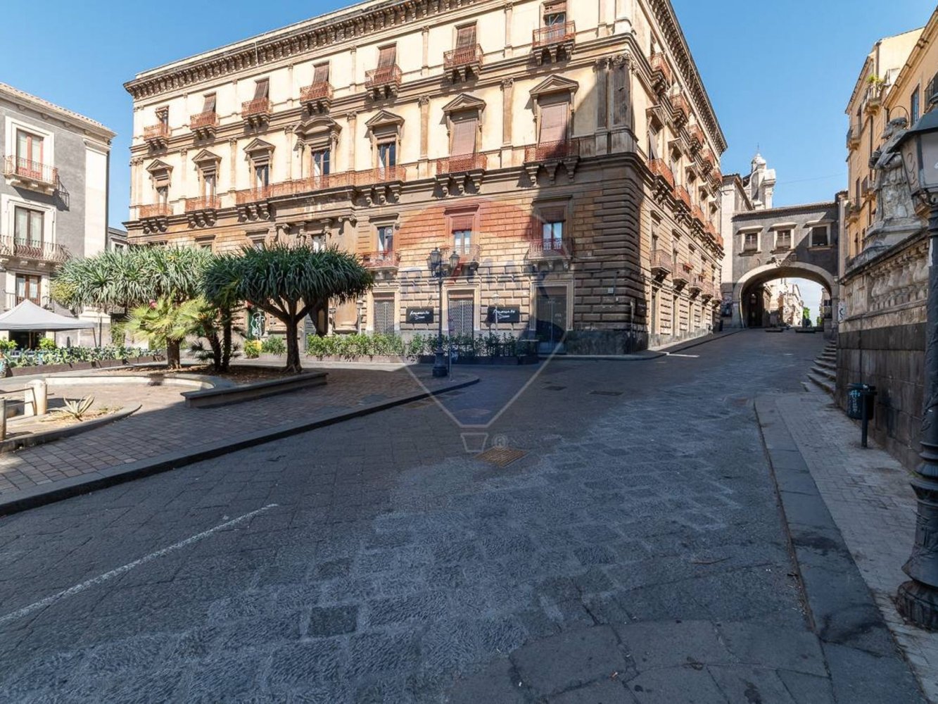 13 bedrooms Apartment in Catania, Italy No. 356169