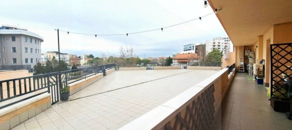 5 rooms Apartment in Pescara, Italy No. 19955 5