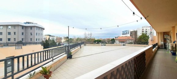 5 rooms Apartment in Pescara, Italy No. 19955 4