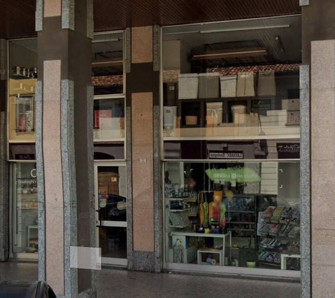 Propriété commerciale à Muggiò, Italy 260m² No. 92592