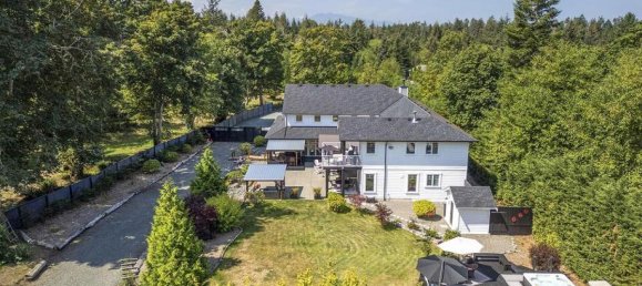 4 bedrooms House in British Columbia, Canada No. 1070 2