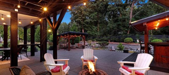 4 bedrooms House in British Columbia, Canada No. 1070 5