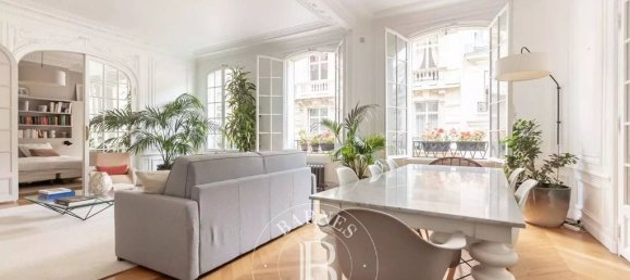 4 bedrooms Apartment in Paris, France No. 174086 10