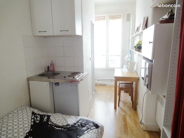 Studio in Paris, France No. 329831