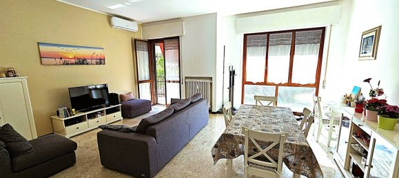 2 bedrooms Apartment in Milan, Italy No. 319935 3
