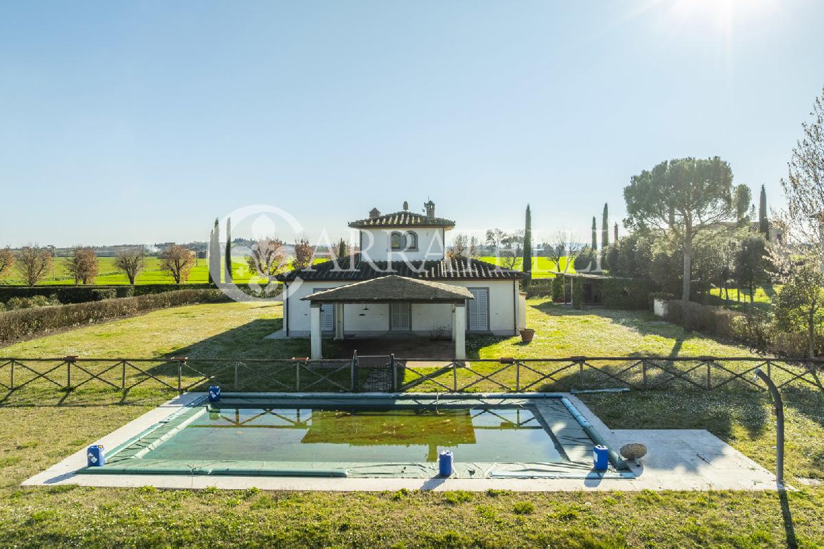 Дом с 4 спальнями в Кортона, Италия № 128570