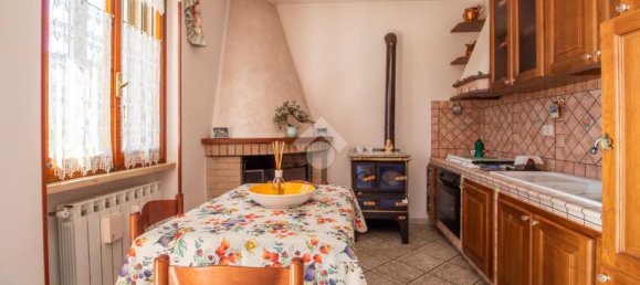 Вилла с 4 спальнями в Кастель Сант Анджело, Италия № 369795 2