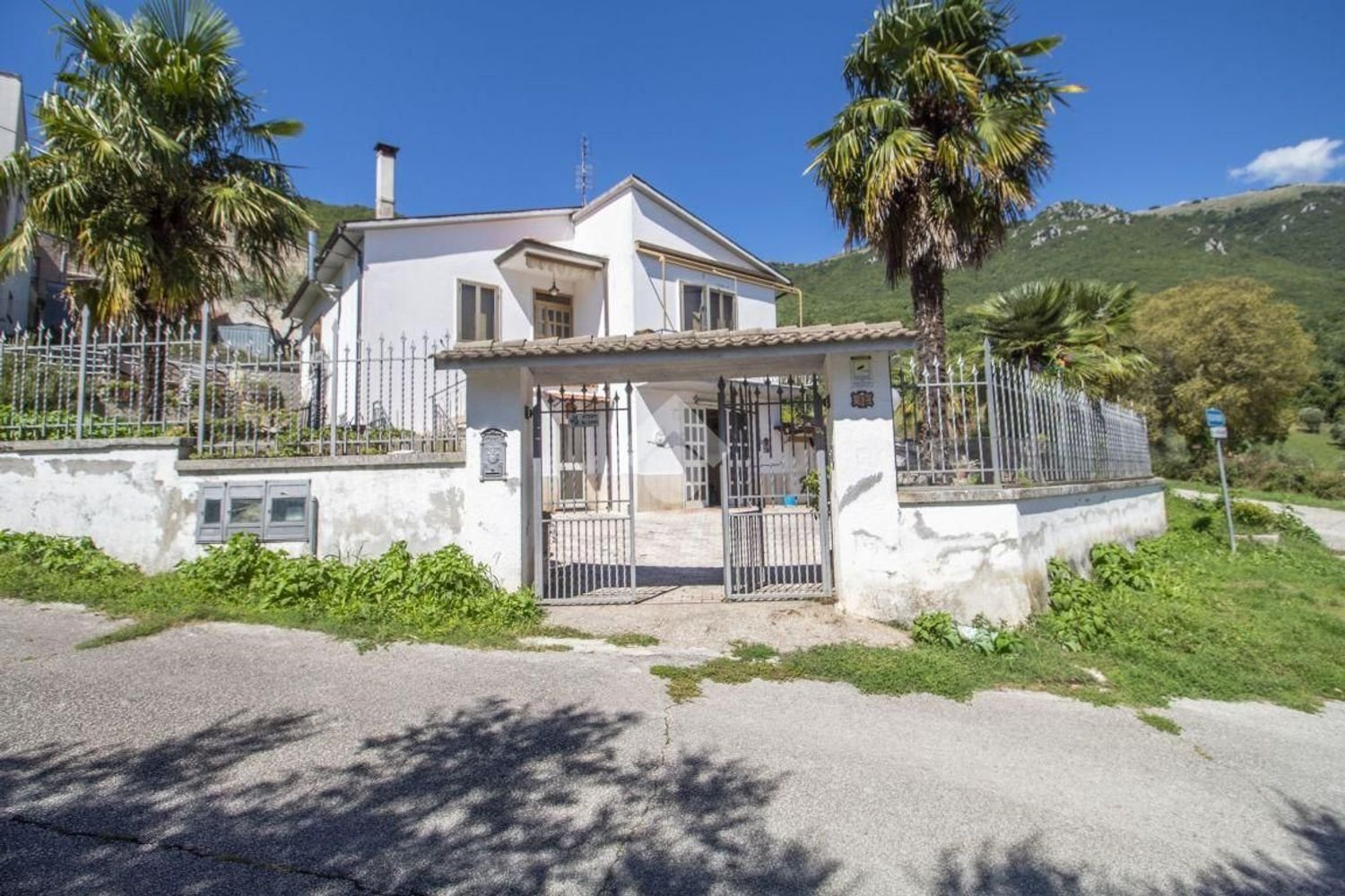 Вилла с 4 спальнями в Кастель Сант Анджело, Италия № 369795