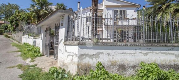 4 غرف نوم فيلا في Castel Sant'Angelo, Italy رقم 369795 30