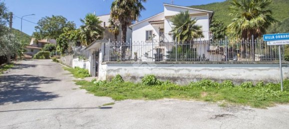 4 غرف نوم فيلا في Castel Sant'Angelo, Italy رقم 369795 31