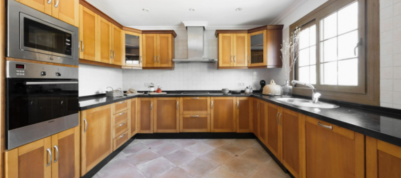 5 bedrooms Villa in Marbella, Spain No. 276676 30