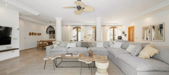 5 bedrooms Villa in Marbella, Spain No. 276676 3