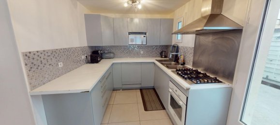 5 bedrooms House in Sarcelles, France No. 167242 4