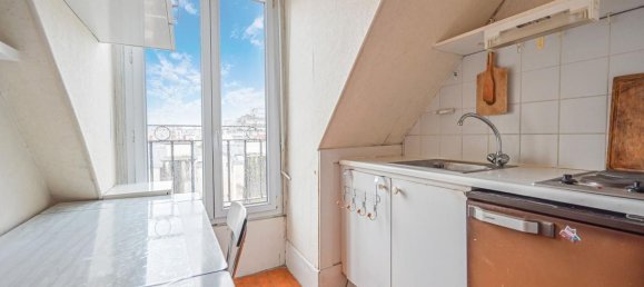 Studio in Paris, France No. 168298 5
