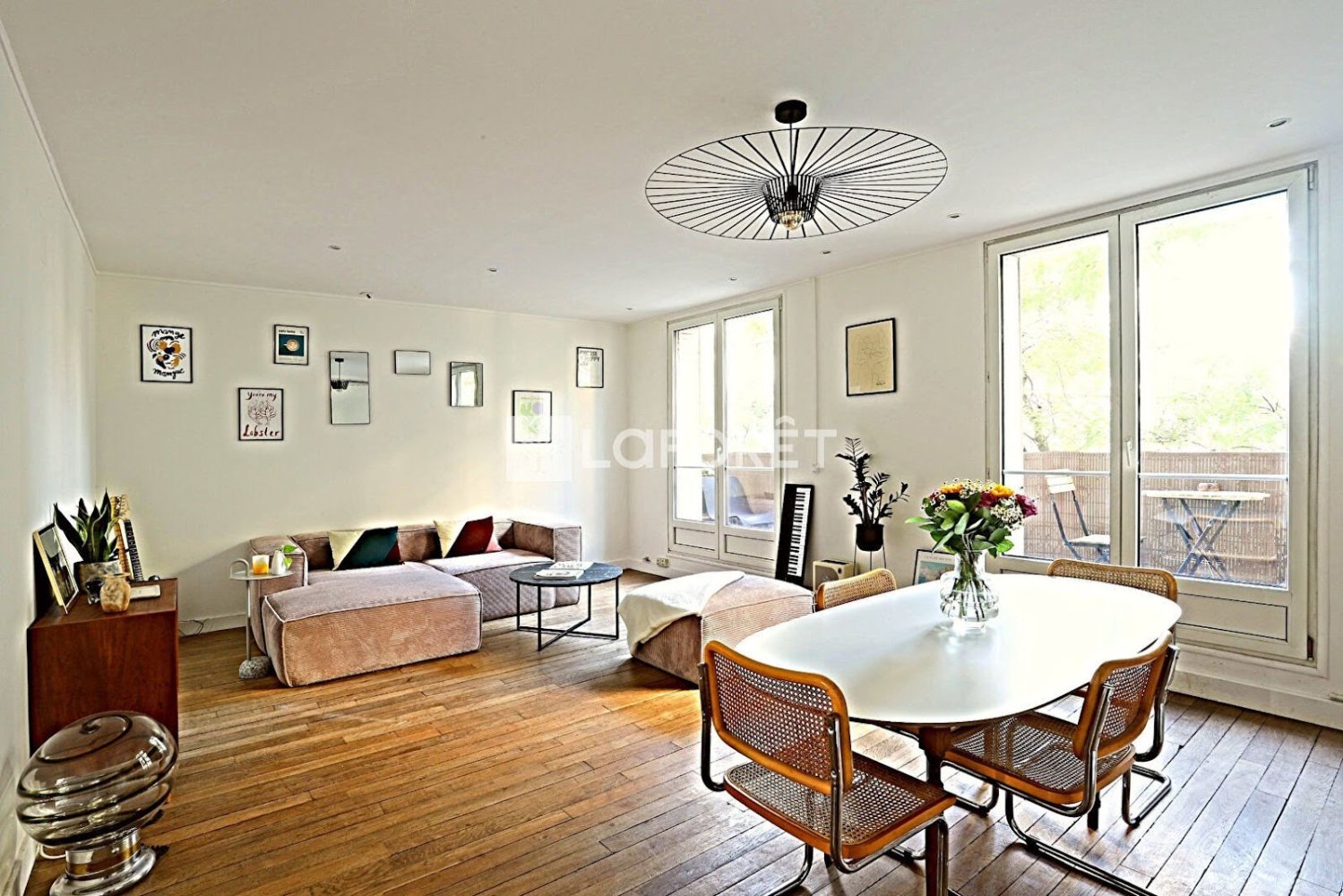 2 bedrooms Apartment in Paris, France No. 167474