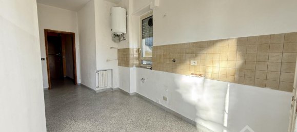 3 rooms Apartment in Turin, Italy No. 124936 6