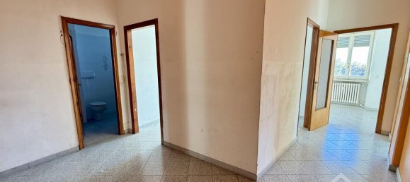 3 rooms Apartment in Turin, Italy No. 124936 3