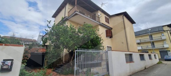 6 rooms House in Villaricca, Italy No. 29390 4