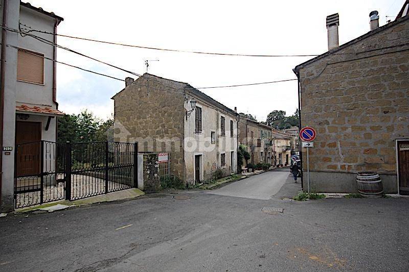 5 rooms House in Sorano, Italy No. 144370