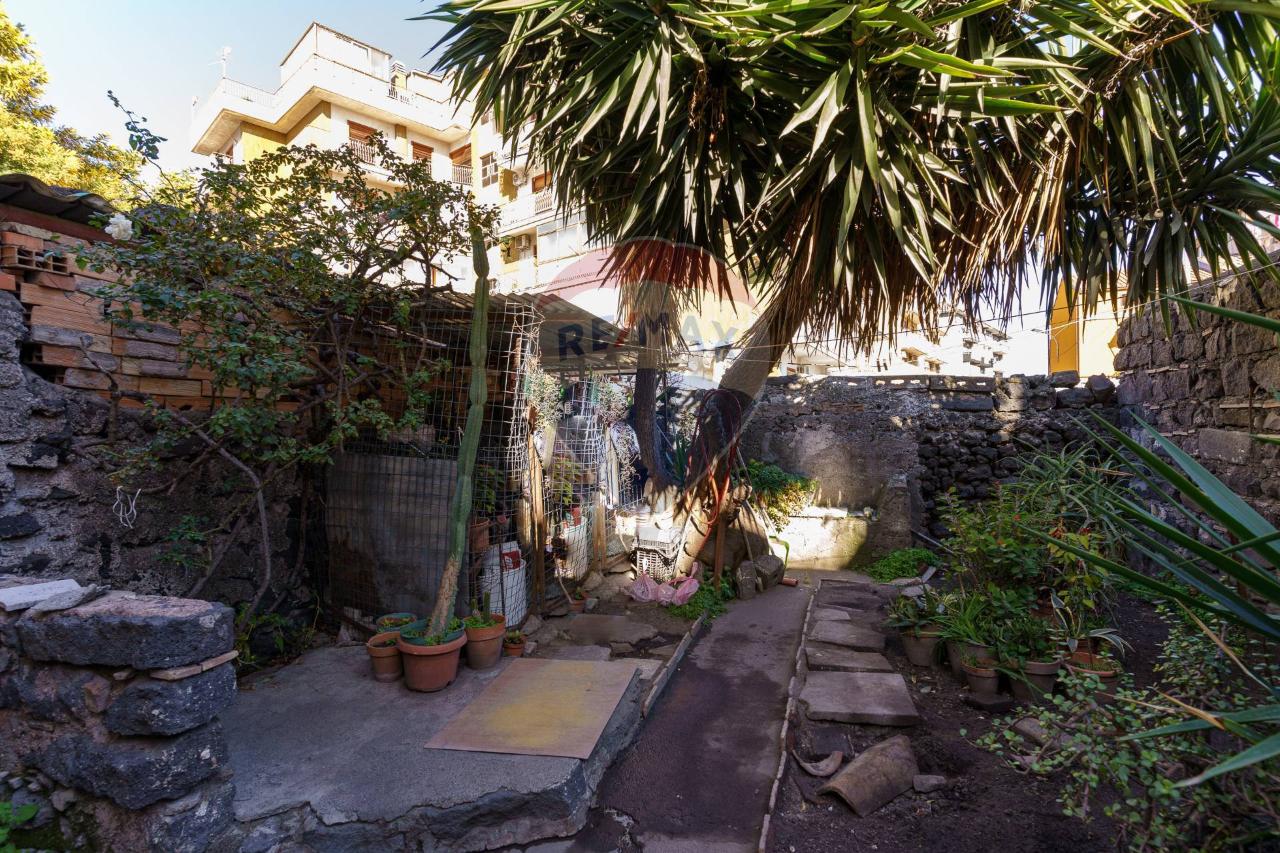 5 rooms House in Catania, Italy No. 173560