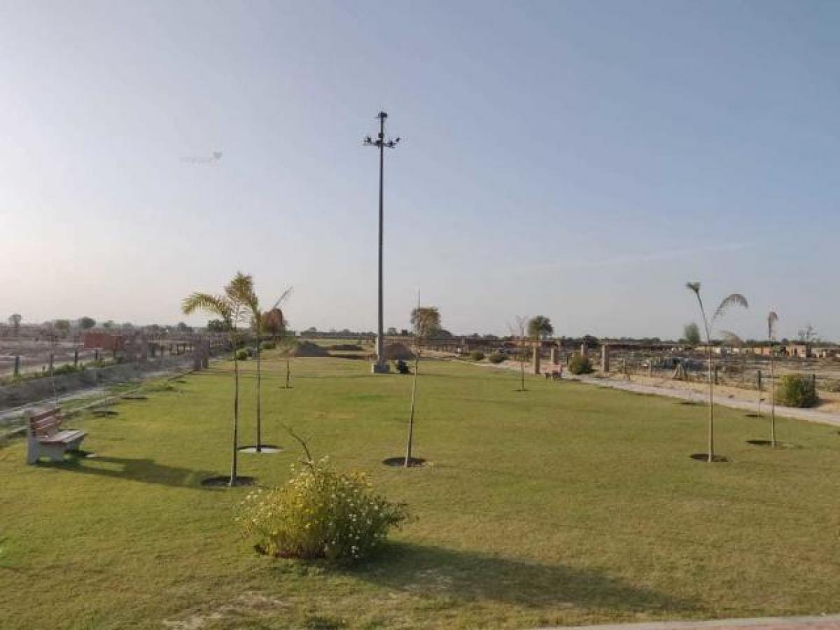  Land in Gurgaon, India No. 31508