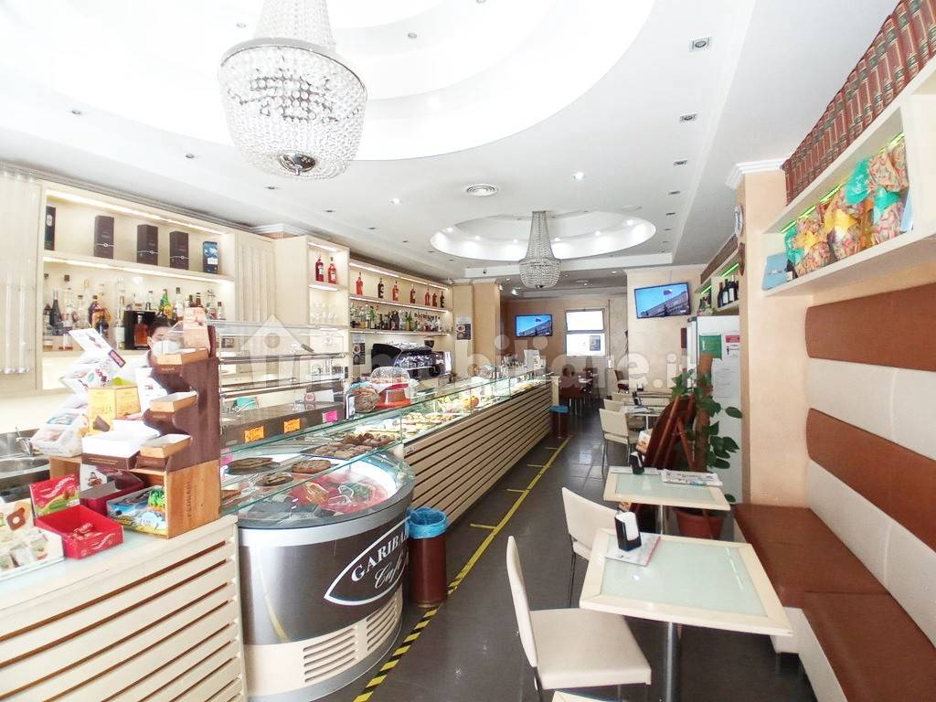 3 rooms Commercial property in Avezzano, Italy No. 113455