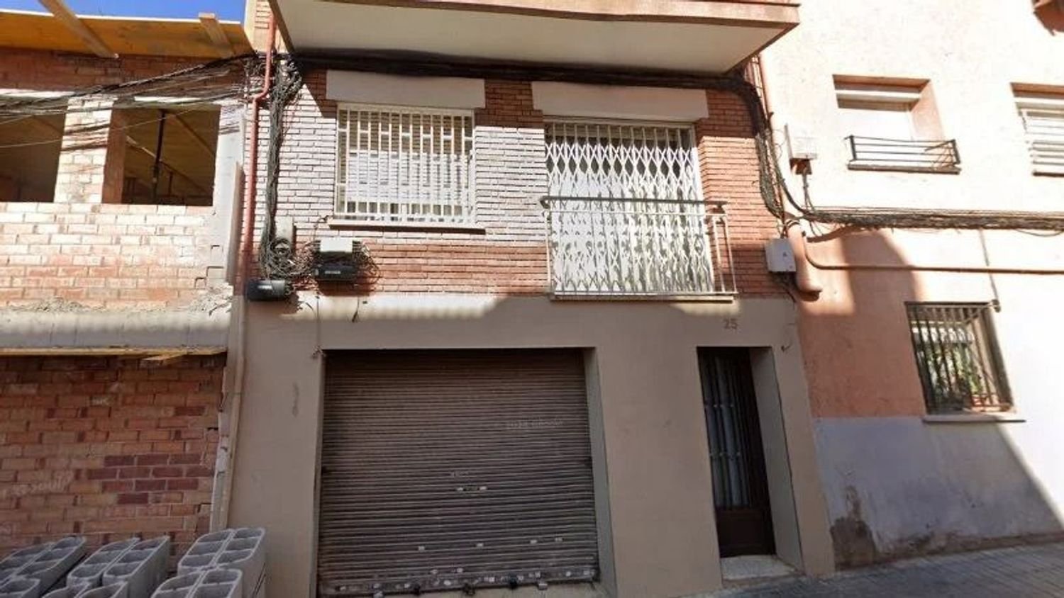 Квартира с 3 спальнями в Бадалона, Испания № 208978