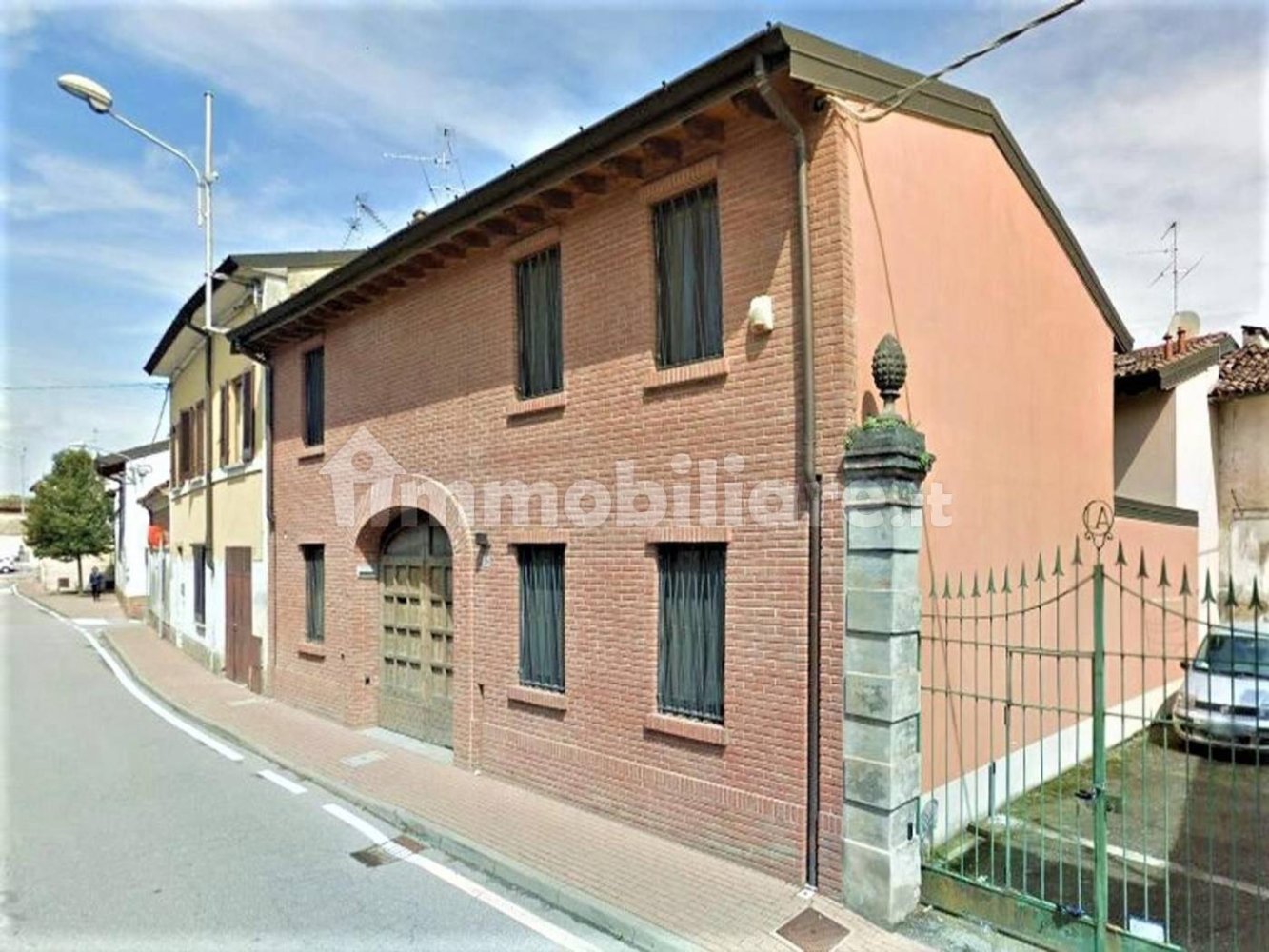 Oficina en Sesto ed Uniti, Italy 480 m² No. 317757