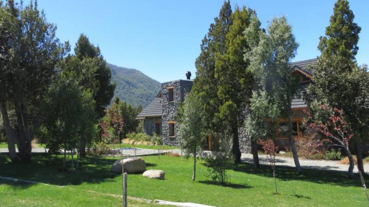 4 bedrooms House in San Carlos de Bariloche, Argentina No. 21135