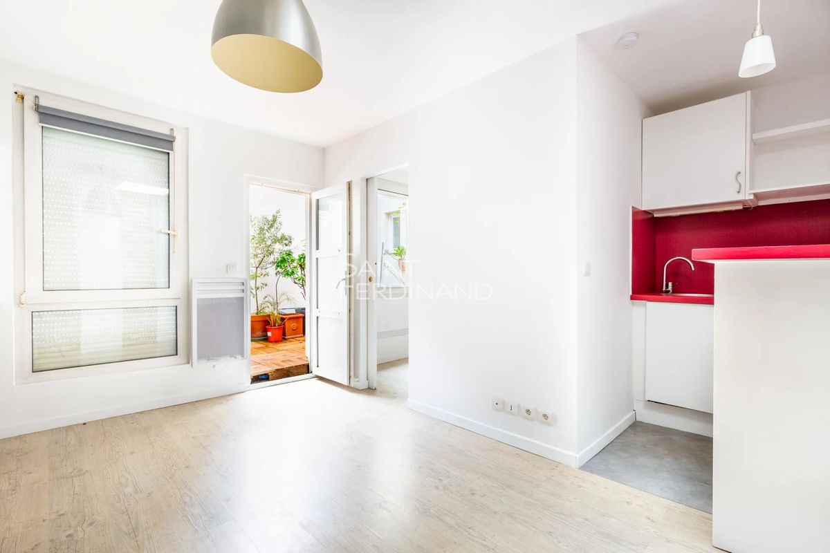 1 bedroom Apartment in Paris, France No. 133949