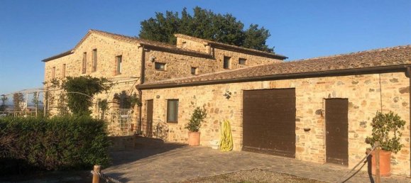 1350m² Commercial property in Montalcino, Italy No. 339403 6