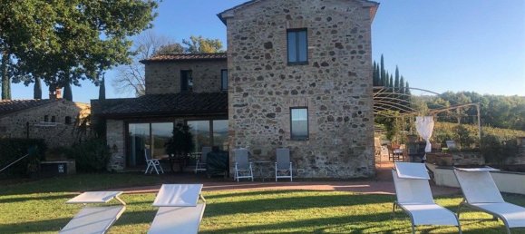 1350m² Commercial property in Montalcino, Italy No. 339403 4