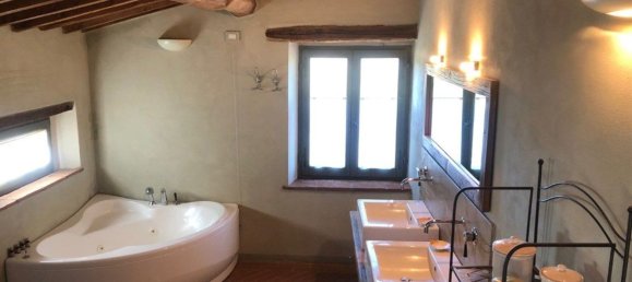 1350m² Commercial property in Montalcino, Italy No. 339403 17